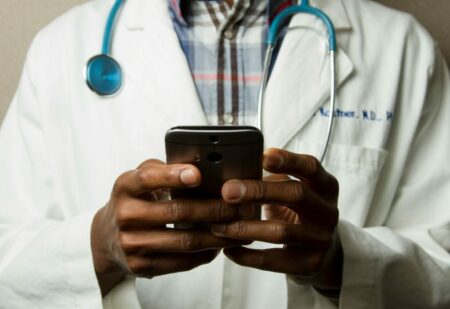 MHRA đẩy nhanh phê duyệt làn sóng công cụ AI tiếp theo cho chăm sóc bệnh nhân